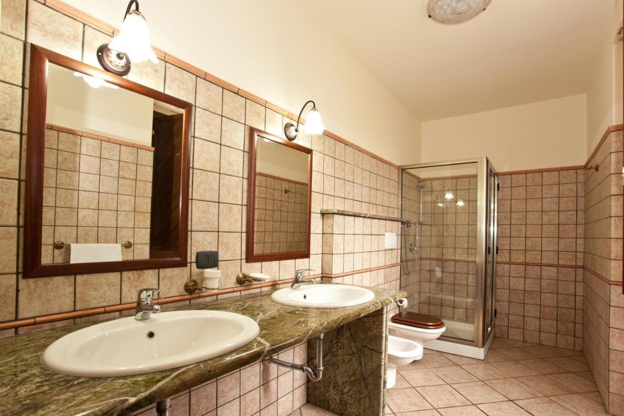 Le Grotte Bed & Breakfast Riposto ภายนอก รูปภาพ
