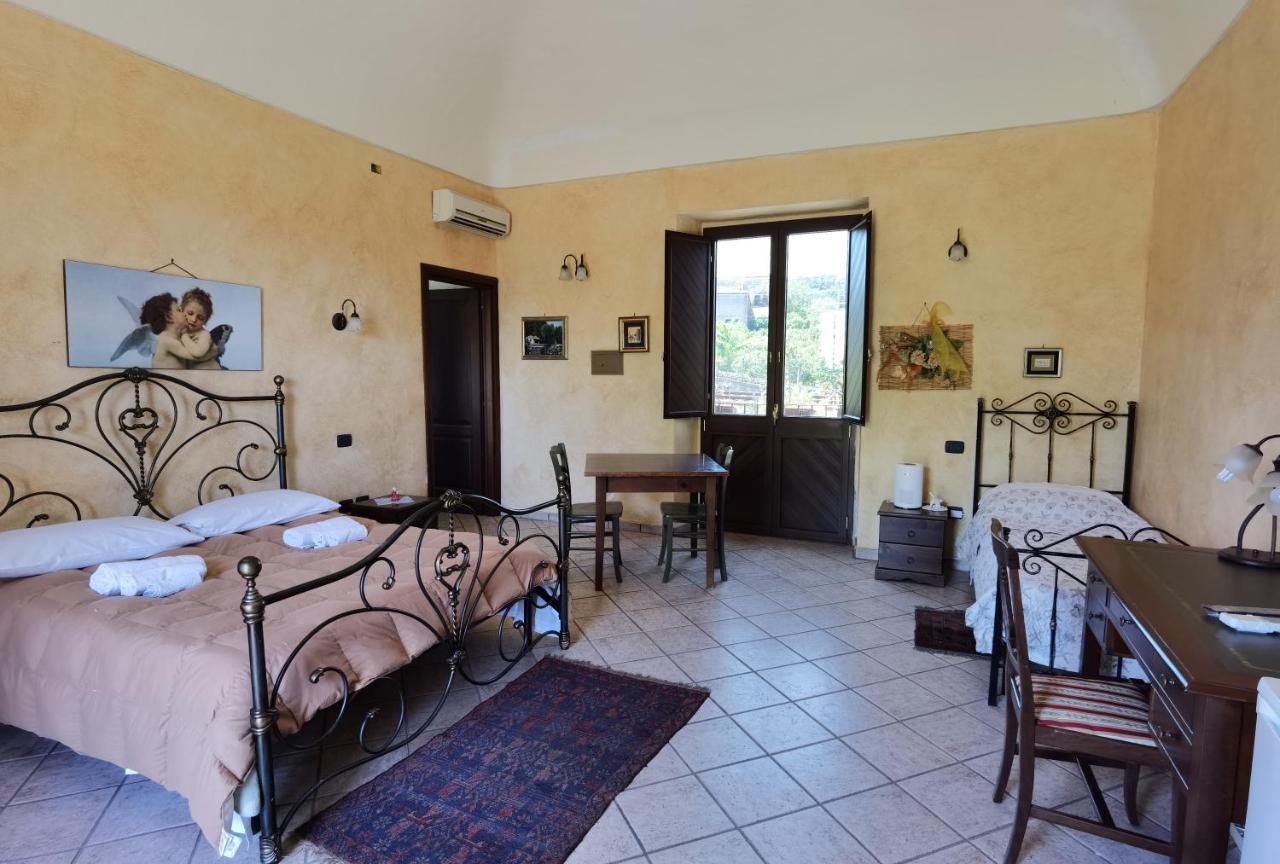 Le Grotte Bed & Breakfast Riposto ภายนอก รูปภาพ