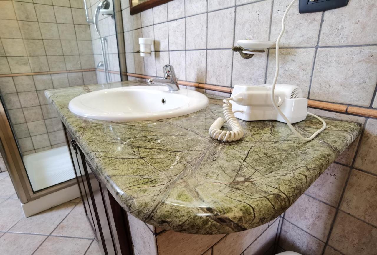 Le Grotte Bed & Breakfast Riposto ภายนอก รูปภาพ