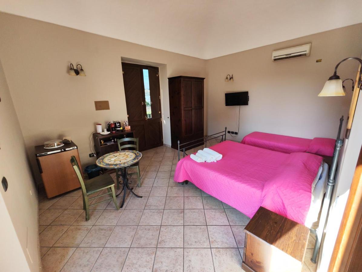 Le Grotte Bed & Breakfast Riposto ภายนอก รูปภาพ